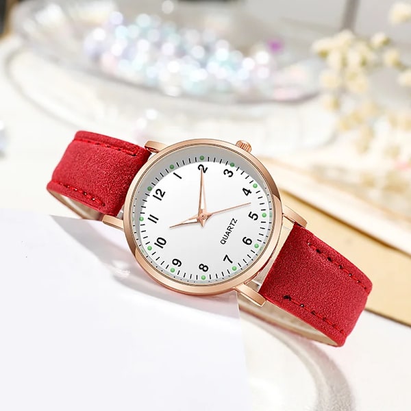 Kvinnor Lysande watch Mode Casual Läderbälte Klockor Enkla Damers Liten Urtavla Quartz Clock Klänning Armbandsur Reloj Mujer Red