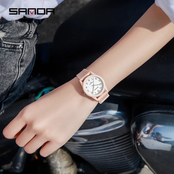 Mode Simple Quartz Sportklockor Japan Original Batteri Quartz Armbandsur Kvinnor Man Klockor Vattentät SANDAKlocka Ny stil black white small