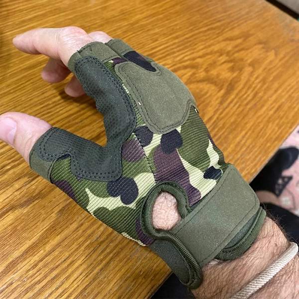 Män Taktiska handskar Militär armé skytte Skärsäkra fingerlösa handskar Antisladd utomhussport Paintball Airsoft cykelhandskar Sand color M
