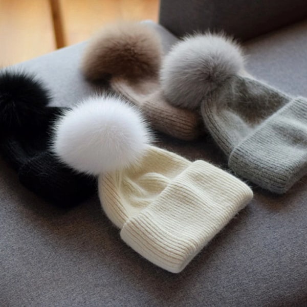 Nya vintermössor för kvinnor - Trendiga, enfärgade, varma mössor med pompom - Trefaldiga, tjocka stickade mössor Black