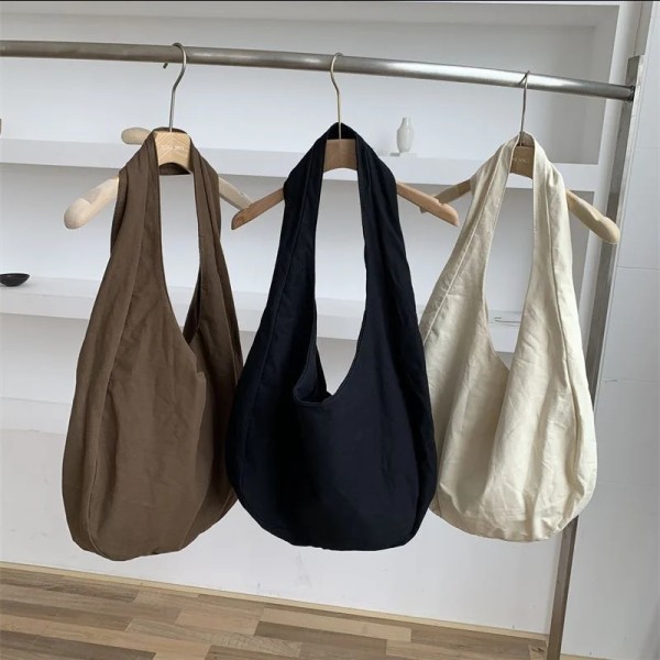 Kvinnlig Canvas Crossbody-väska Stor kapacitet Dumpling Axelväska Retro Mode Hobos Messenger Bag Enfärgad Handväska för kvinnor coffee