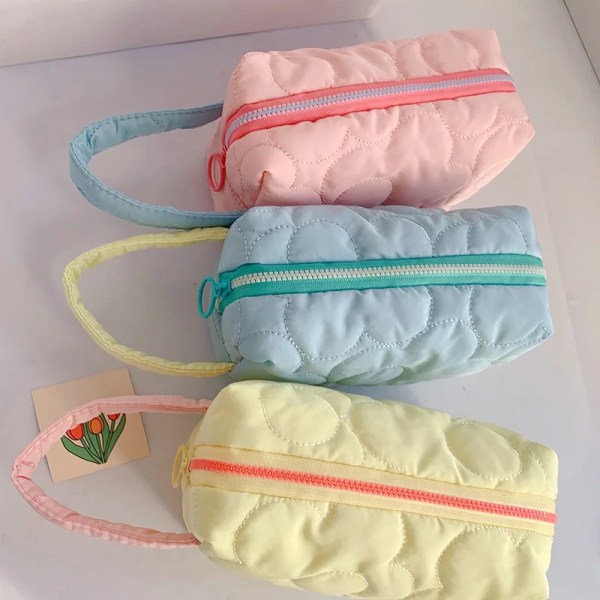 Ins New Koreansk Quilted Flower Kosmetikväskor Dam 2022 Mode Stor Kapacitet Bomullssmink Förvaringsväska Case för tjejer Yellow