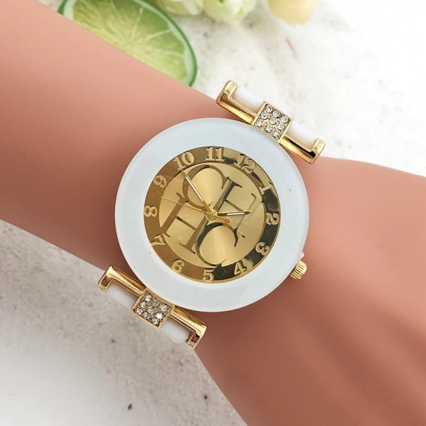 2023 Nya silikonklockor Kvinnor Casual Quartz Watch Dam Sport Guld Kristallklockor Hot Armbandsklocka Relogios Feminino pink