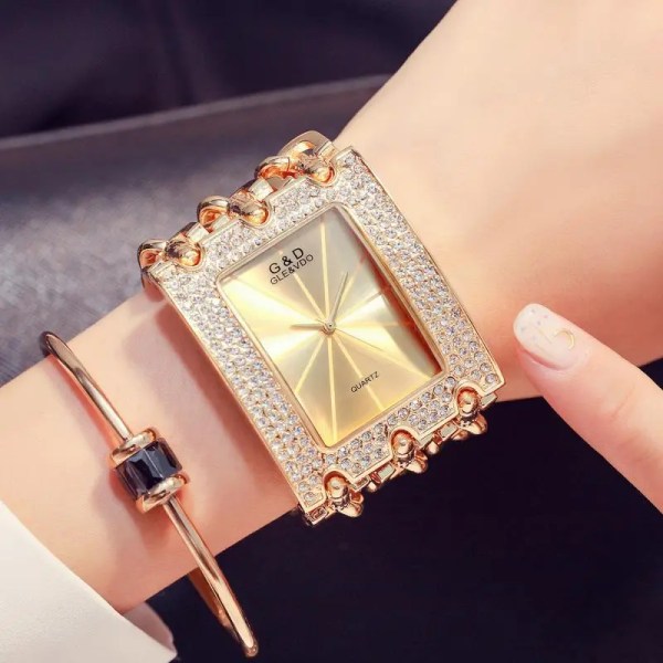 G&D Ny Casual Fashion Dam Watch För Tre Kedjor Rostfritt Stål Diamant Rhinestone Quartz Watch 2023 Gold-Gold