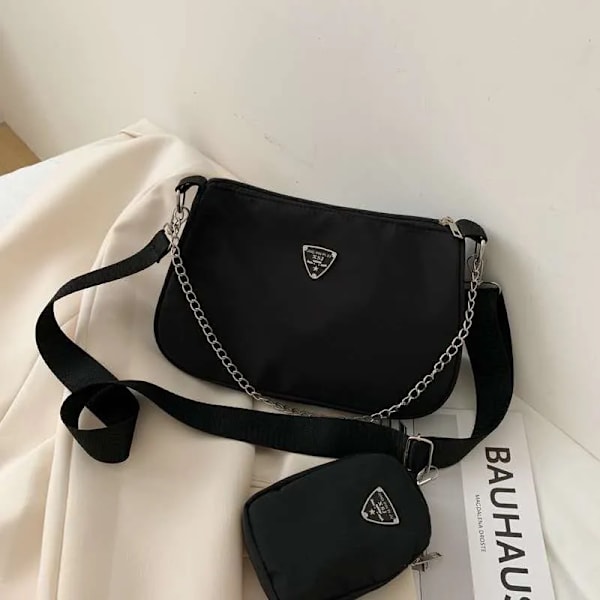 Nya Retro Crossbody-väskor för kvinnor Stil Halvmånekedja underarm Axelväskor Dam Högkvalitativa fyrkantiga solida väskor Black