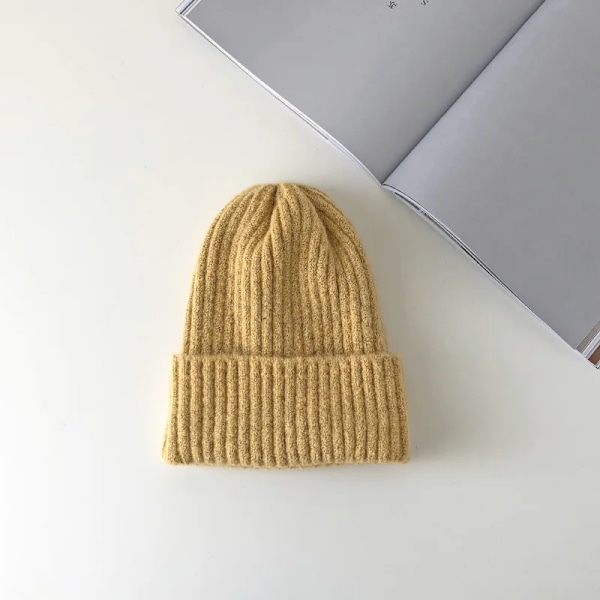 Ny SolidBeanie Stickad Varm Mjuk Trendig Vintermössa Enkel Koreansk Stil Kvinnor Casual Keps Elegant All-Match Beanie yellow