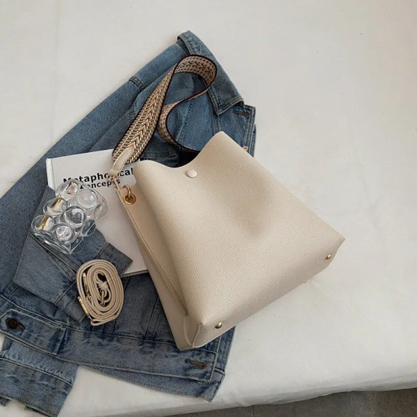 Mode Bucket-väska för kvinnor Handväska PU-läder Axelväska Lyxdesigner Bred rem Dam Crossbody-väska kvinnlig Totes bolsa Beige