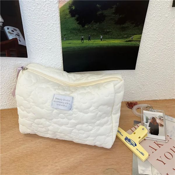 Liten stor blomma quiltduk sminkväska Kvinnor Kosmetisk organizer Kvinnlig Förvaring Handväska Box Form Case för flicka M White