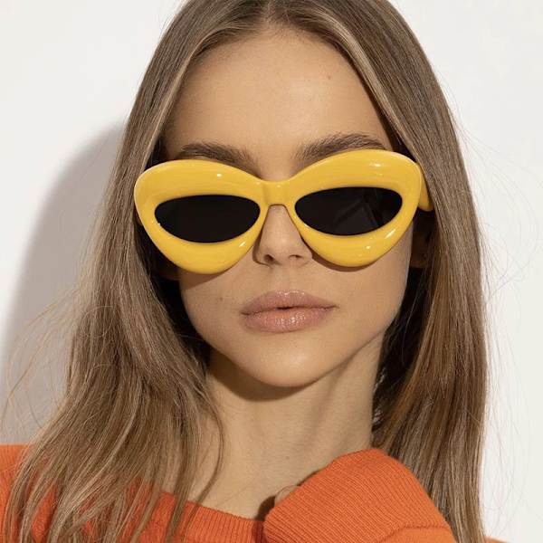 Roliga solglasögon Kvinnor Modemärke Designer Oversized Punk Solglasögon Män Party Hip Pop Solglasögon Gafas De Sol Mujer Red as picture shows