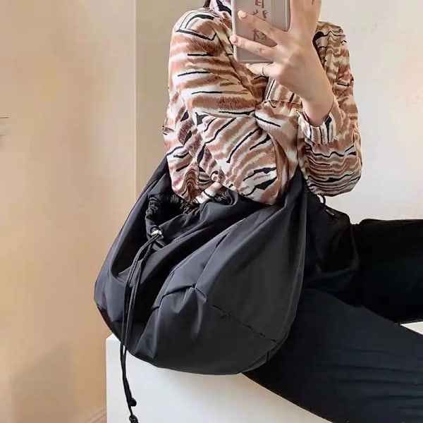 Svarta Vattentäta Nylon Axelväskor Dam Mjuk Bärbar Underarm Väskor med stor kapacitet Koreanska Ulzzang All-match Handväska Dam Black waterproof
