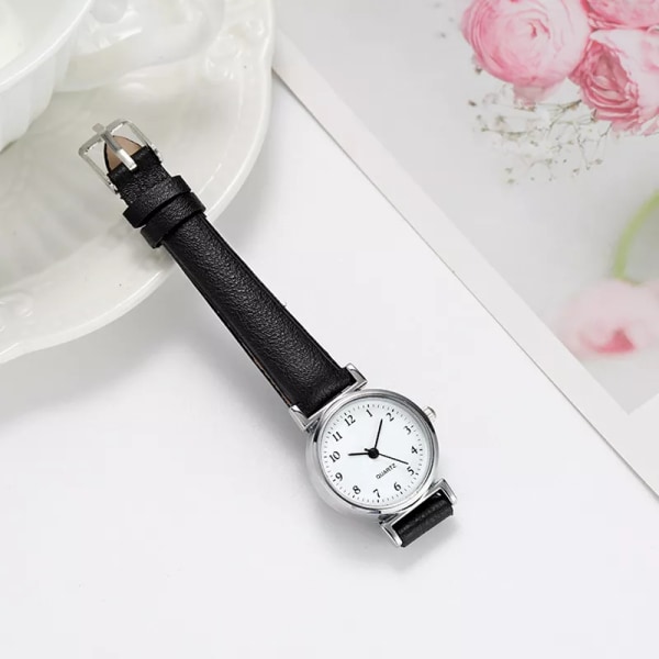 Lyx Watch Kvartslegeringsklocka Dammode Liten urtavla Casual Watch Läderarmbandsur Zegarek Damski BK