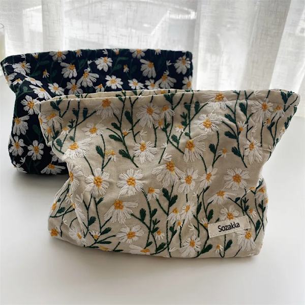 Kvinnor Kosmetikväska Broderi Daisy Floral Koreansk resor Toalettväska Canvas Case Sminkfodral Organizer Case r red  Flower