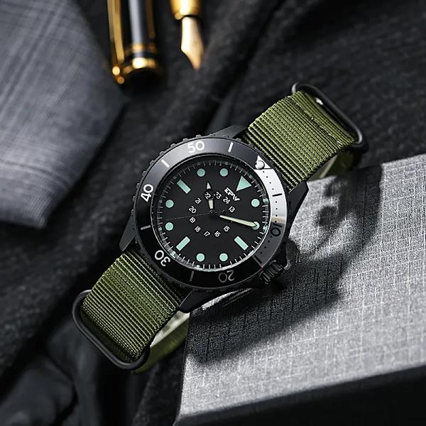 Dykare Style watch Roterande ram tygrem 40 mm svart urtavla 24 timmars display Green NATO