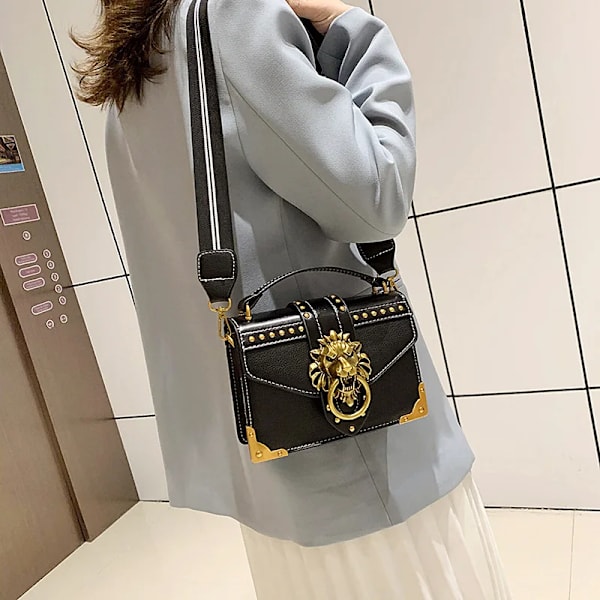 Handväskor för kvinnligt mode Lyxiga flickor Crossbody-väskor Tote Kvinna Metall Lejonhuvud Märke Axelväska Mini fyrkantig budväska Red 20cm x 15cm x 6cm