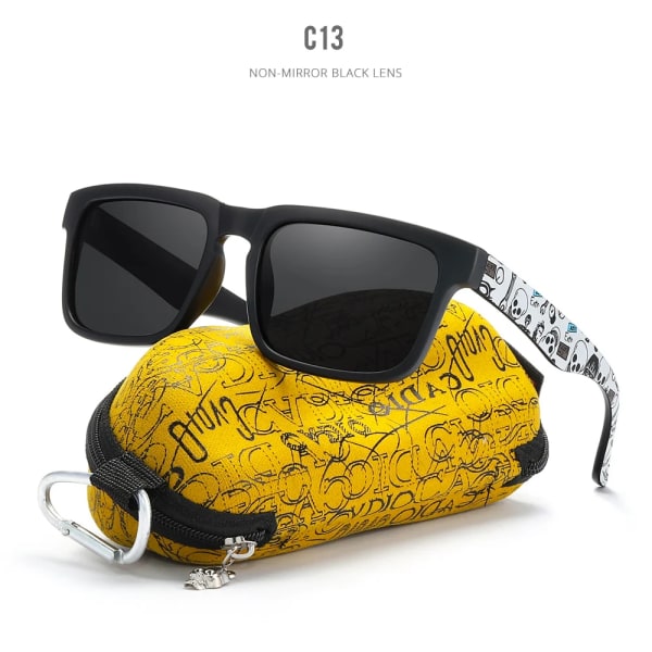 KDEAM iögonfallande funktion polariserade solglasögon för män Mattsvart rampassform. Måla tempel Play-Cool Solglasögon med case PRO-C13 Skull Zipper Case
