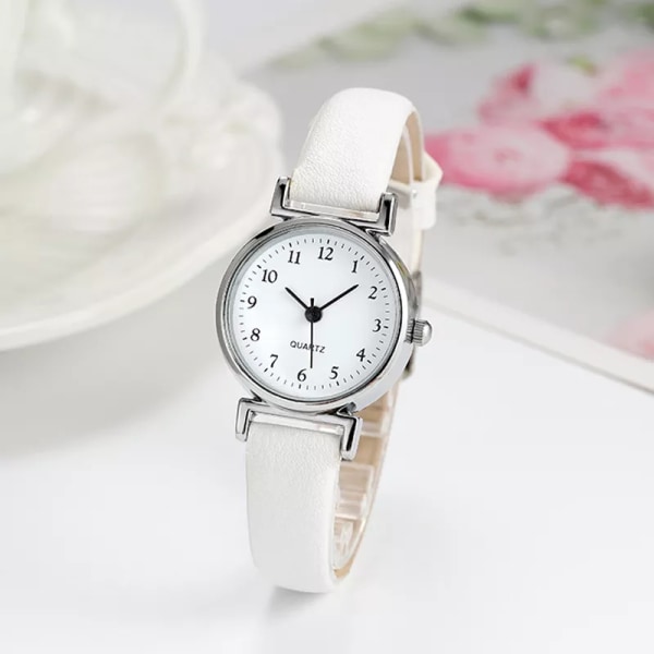 Lyx Watch Kvartslegeringsklocka Dammode Liten urtavla Casual Watch Läderarmbandsur Zegarek Damski BK