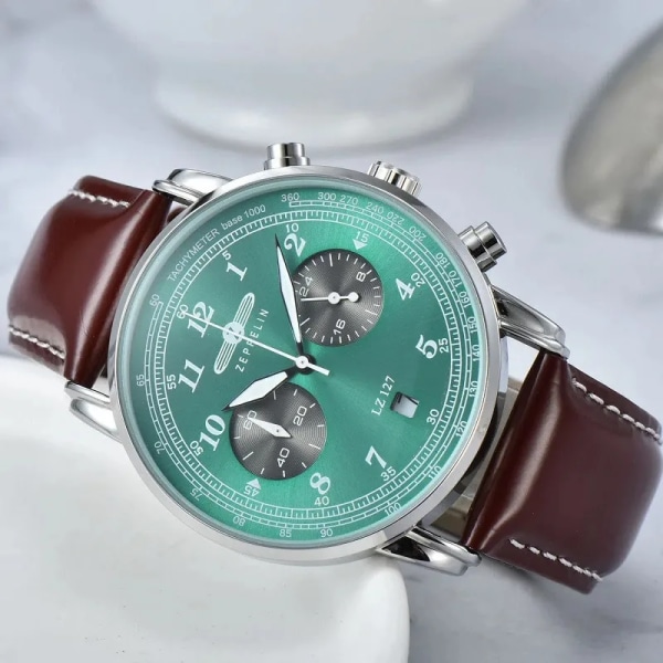 2023 New Zeppelin Watch Fashion Three Eyes Running Second Multifunktionell Chronograph Top Leather Business Quartz Watch Type 7