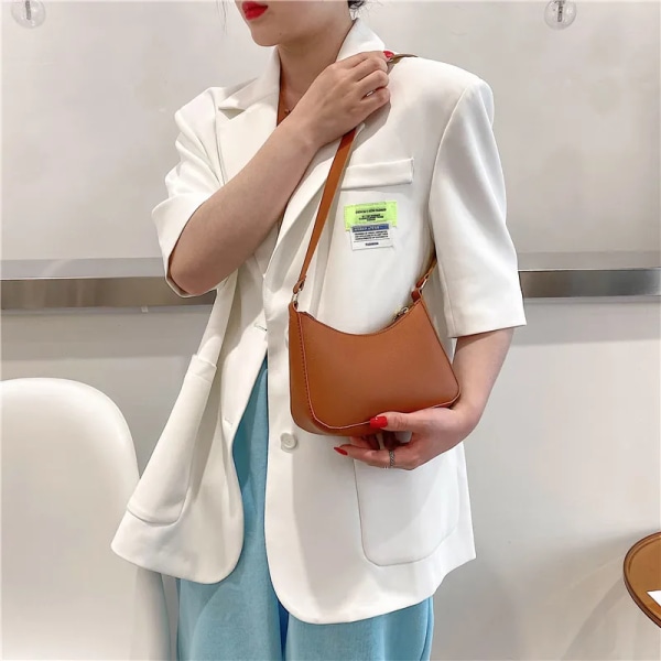 Nya handväskor för dammode Retro enfärgad PU-läder Axelväska Underarmsväska Casual Dam Hobos Handväskor Designerväska White 20x17x6cm