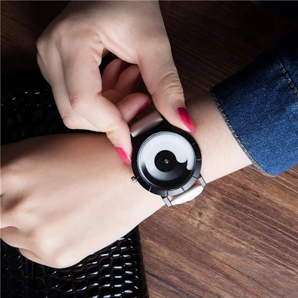 Nya Creative Rotation Herrklockor 2020 Läderrem Quartz Klockor Herr Sportklockor Mode Watch Relogio Masculino 152083-3