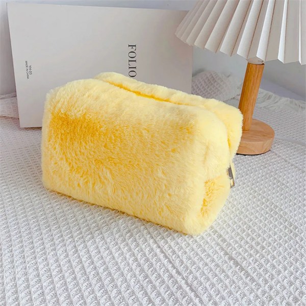 Mjuk plysch sminkväska för kvinnor 2022 Vinter Ny fluffig kosmetisk smink Case Flickor Resor Toalettartiklar Organizer Handväska Yellow 18cm x 10cm x 10cm