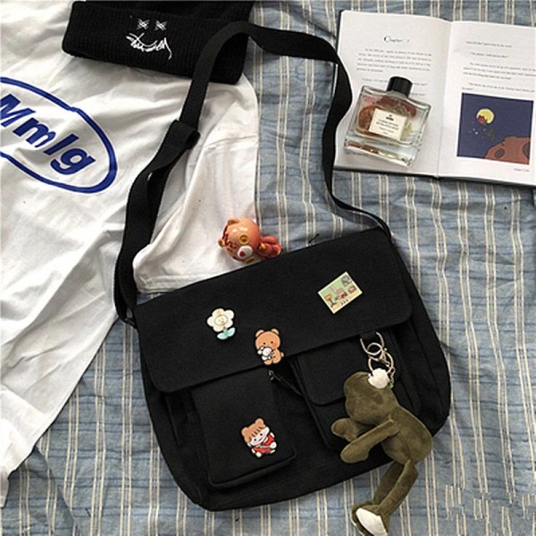 Canvasväska Enkel Kvinnor Crossbody-väska Ungdom Flickväskor Damväskor Casual Axelväskor Diagonal Messenger Skolväskor Handväskor 4 badge pendants Dinosaurs pendant