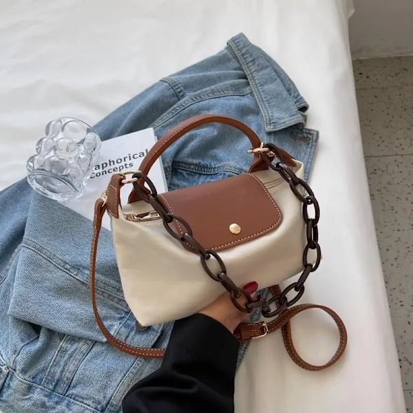 Designerkedja under armarna Damväska Kontrast Liten Crossbody-väskor för kvinnor Casual Canvas Handväska för kvinnor Ny lyx Beige