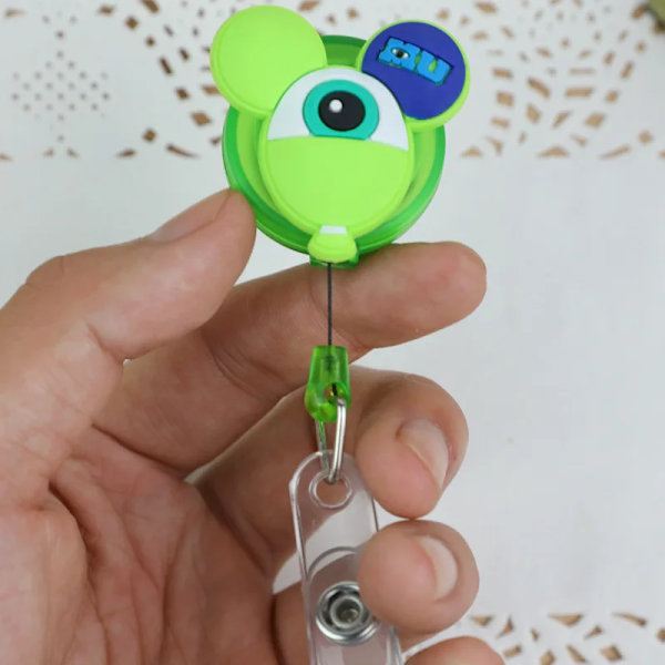 eTya Tecknad Söt Silikon kreditkortshållare Kvinnor Män Barn Student Utdragbar Badge Rulle ID Namn Bus Card Badge Hållare C