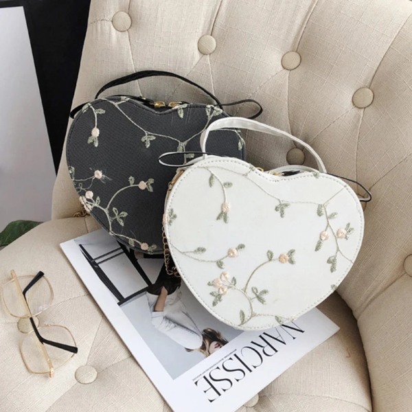 Kvinnliga Sweet Lace Heart Runda handväskor Högkvalitativt PU-läder Cross Body-väskor för kvinnor Small Fresh Flower Chain Axelväskor Green