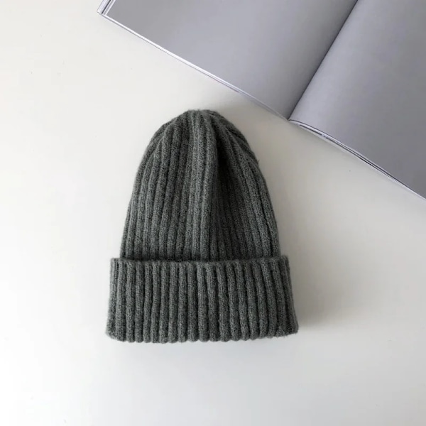 Ny SolidBeanie Stickad Varm Mjuk Trendig Vintermössa Enkel Koreansk Stil Kvinnor Casual Keps Elegant All-Match Beanie dark gray