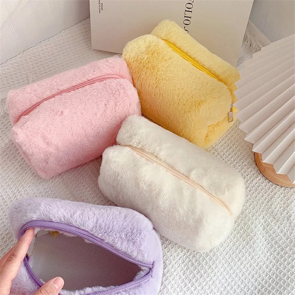 Mjuk plysch sminkväska för kvinnor 2022 Vinter Ny fluffig kosmetisk smink Case Flickor Resor Toalettartiklar Organizer Handväska Yellow 18cm x 10cm x 10cm
