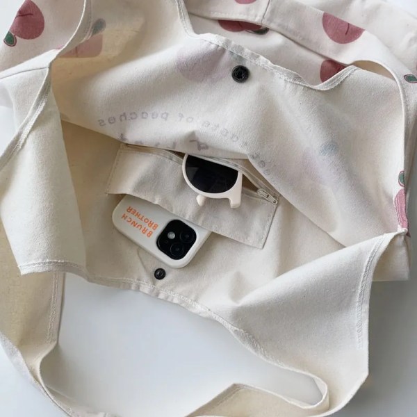 Söt Strawberry Tote Bag Estetisk för skolflickor Handväskor Shopper Designer Handväska Japanska kvinnor Print Eco axelväskor riwentaozi