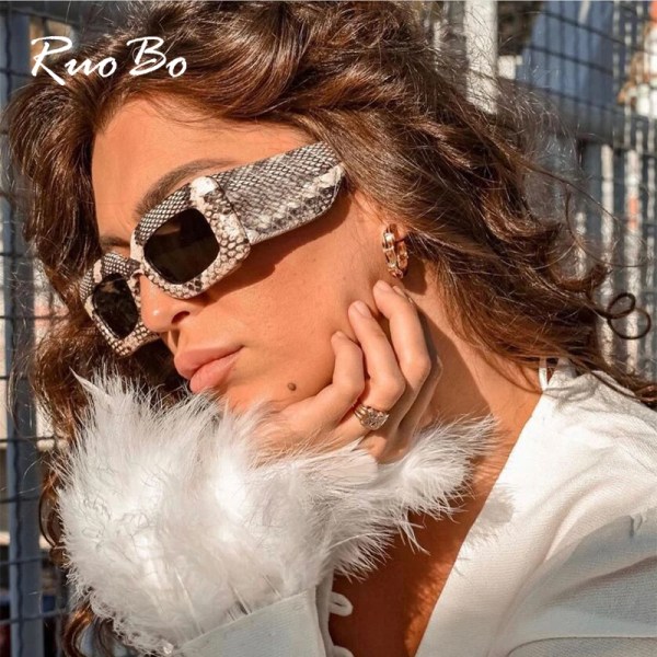 RUOBO Brand Designer Små rektangulära Pythons Grain Solglasögon för kvinnor Retro Dammode utomhussolglasögon Oculos De Sol Black-Transparent Acrylic Frame