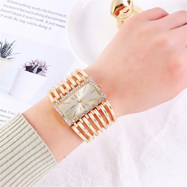 Lyxkvaliteter Dammode 2023 Diamantrektangelklockor Guldlegering Armband Armbandsur Enkel Dam Quartz Clock Present gold