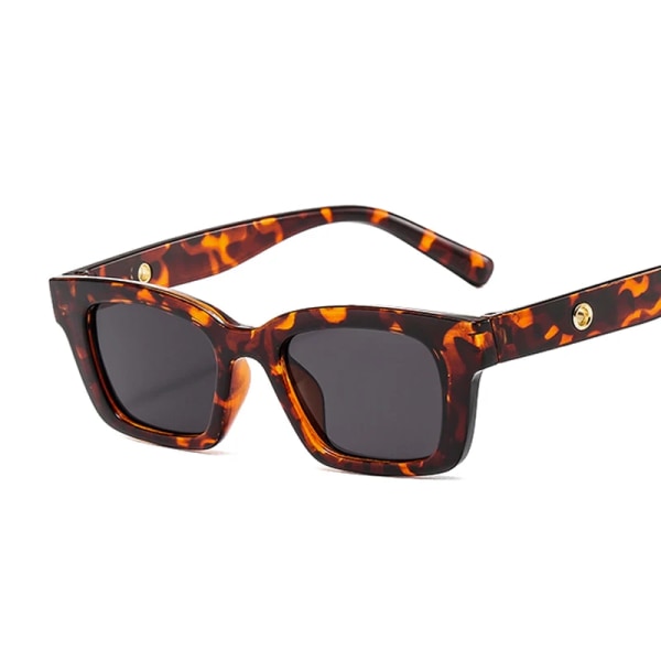 Nya Små Solglasögon Kvinna Trendig Vintage Märke Designer Hip Hop Fyrkantiga Leopard Solglasögon Dam Dam Glasögon UV400 Beige