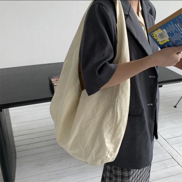 Kvinnor Canvas Crossbody-väska Oblique Cross Enkel ryggsäck Axelväska med stor kapacitet Retro Dumpling Hobos Bag Axelväska White