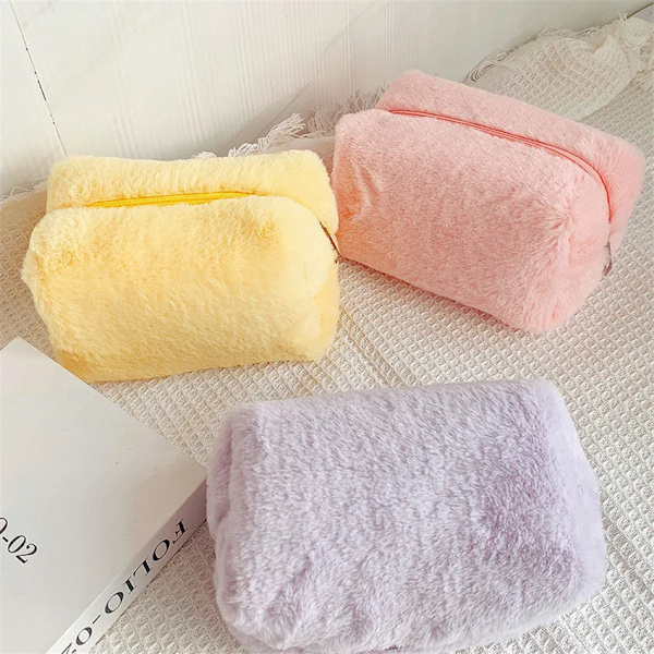 Mjuk plysch sminkväska för kvinnor 2022 Vinter Ny fluffig kosmetisk smink Case Flickor Resor Toalettartiklar Organizer Handväska Yellow 18cm x 10cm x 10cm