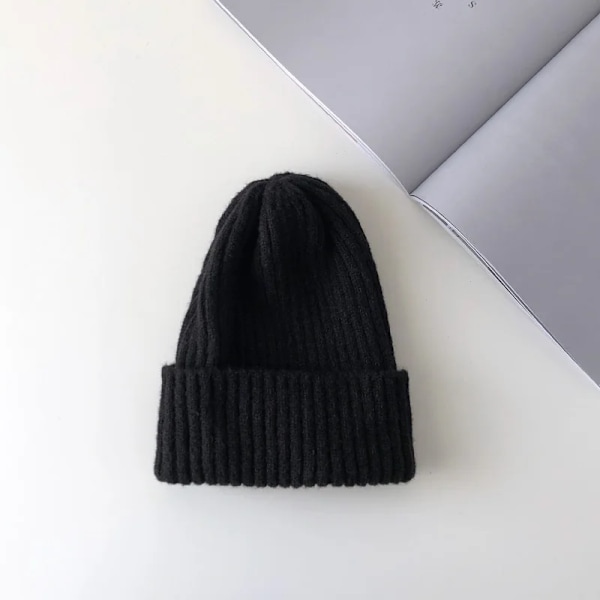 Ny SolidBeanie Stickad Varm Mjuk Trendig Vintermössa Enkel Koreansk Stil Kvinnor Casual Keps Elegant All-Match Beanie black