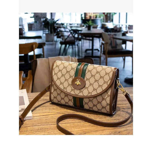 IVK Luxury Dammärke Clutchväskor Designer Runda Crossbody axelväskor Handväska Dam Clutch Reseväska khaqi