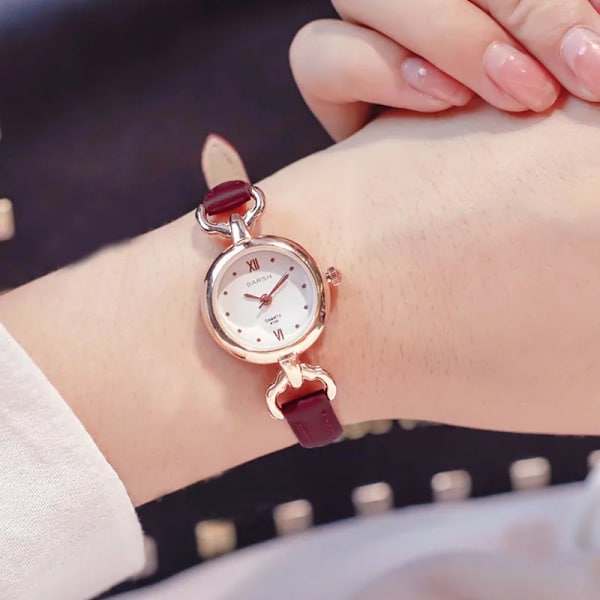 Kvinnor Tjej Enkel Quartz Watch PU Läderrem Mini Thin Dial Klockor SUB Rea White
