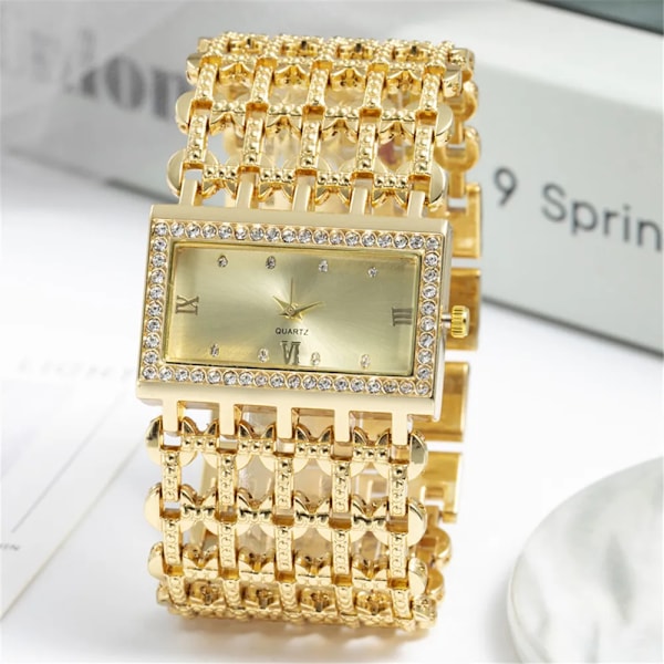 Lyxmode Damklockor Shining Dial Designkvaliteter Dam Quartz Armbandsur Diamond Square Kvinnlig Legering Armband Klocka silver