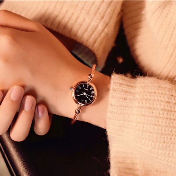 Litet guldarmband Lyxklockor i rostfritt stål retro damkvartsarmbandsur Mode Casual Watch Size 3