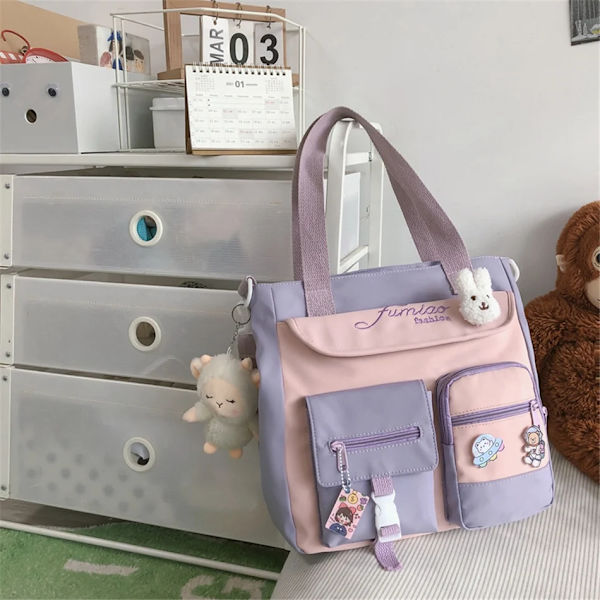Söta tygväskor med stor kapacitet Trendig nylon lapptäcke skolboksväska för tonårsflickor Modestudent Crossbody Sac Purple With Accessories