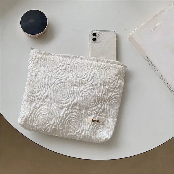 Kvinnor Kosmetikväska Broderi Daisy Floral Koreansk resor Toalettväska Canvas Case Sminkfodral Organizer Case e White