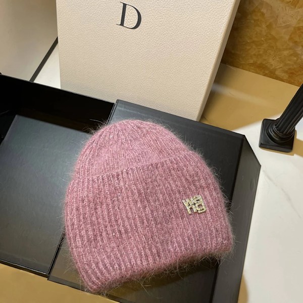 Ins Solid Shiny Color Beanies SkulliesLetter Kvinna Fluffig Vinterhatt För Matchande Varm Mjuk Present letter logo17