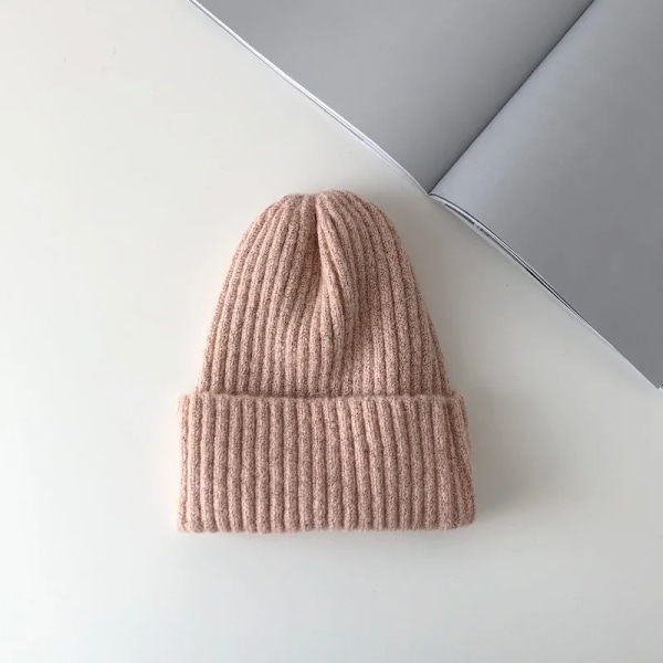 Ny SolidBeanie Stickad Varm Mjuk Trendig Vintermössa Enkel Koreansk Stil Kvinnor Casual Keps Elegant All-Match Beanie pink