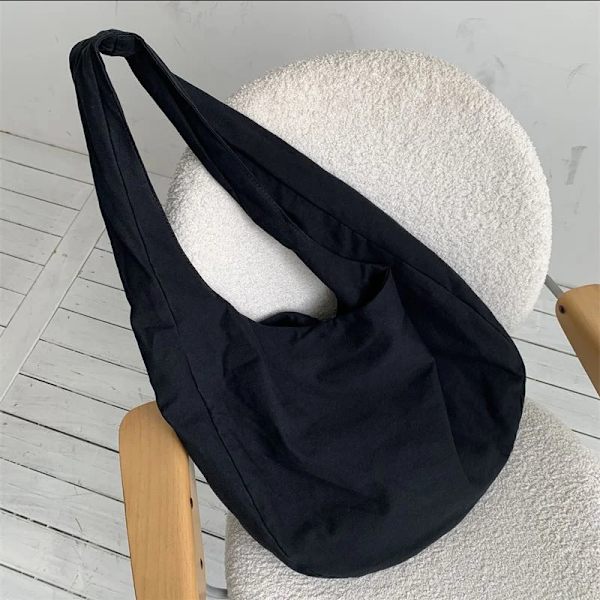 Kvinnlig Canvas Crossbody-väska Stor kapacitet Dumpling Axelväska Retro Mode Hobos Messenger Bag Enfärgad Handväska för kvinnor black