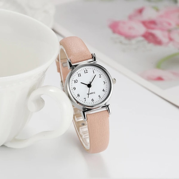 Lyx Watch Kvartslegeringsklocka Dammode Liten urtavla Casual Watch Läderarmbandsur Zegarek Damski YE