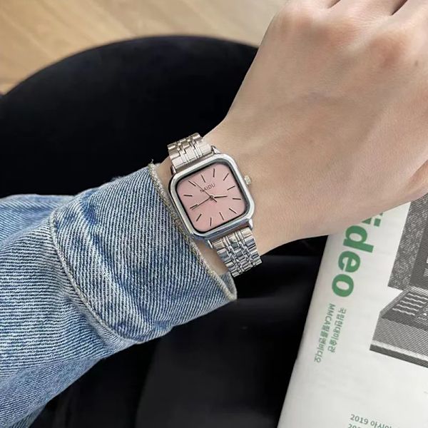 2022 Ny watch Dam Ins Style Kvinnor Nischdesign Enkel Temperament Vattentät Studenter Gymnasium Flickklockor F-O3