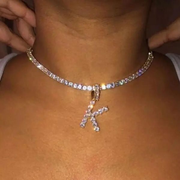 Caraquet Ice out A-Z Bokstav Inledande hänge Halsband Silverfärgad Tennis Kedja Choker Halsband Kvinnligt Mode Statement Smycken A036002B