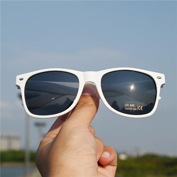 Vazrobe Vita Solglasögon Dam Man Klassisk Design Solglasögon i plast för vuxna Röd Svart Gul Lila Båge Black
